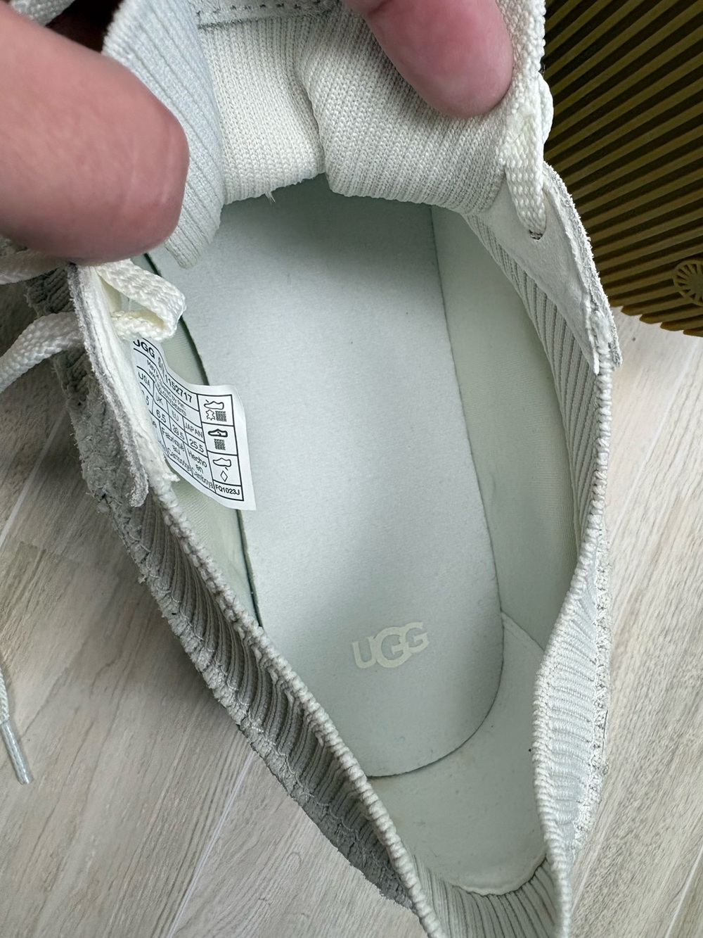 UGG Women's E-Z Duzzit Lace-Up Platform Sneakers Off-White Suede Like New Chic - Picture 8 of 9